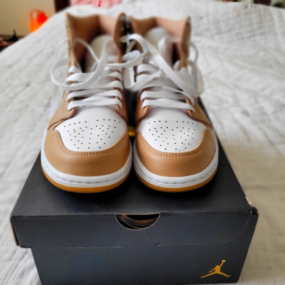 Air Jordan 1 mid (High Top)